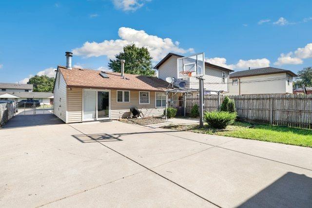 W 90th Pl, Hometown, IL 60456