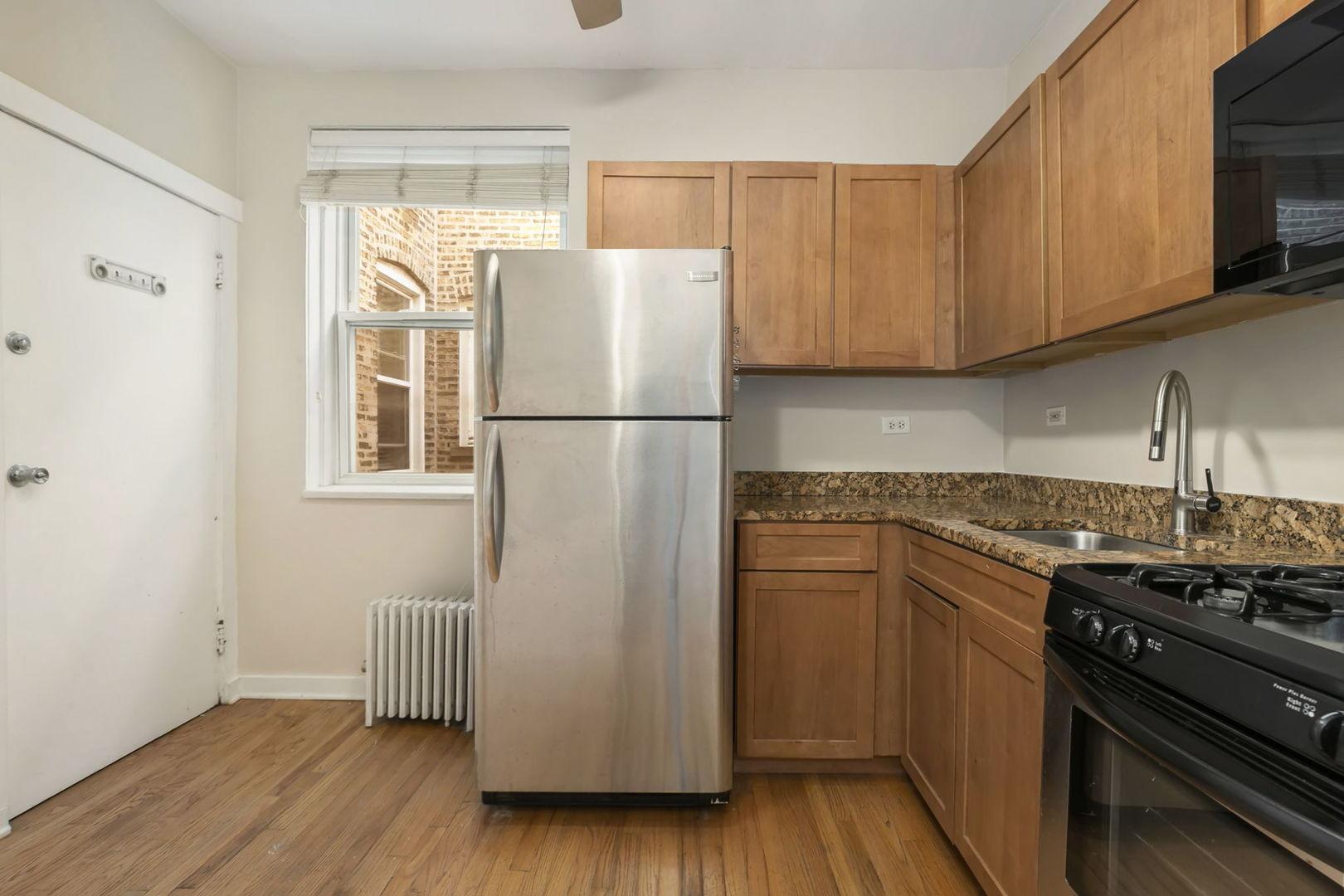 W Lakeside Pl, Chicago, IL 60640