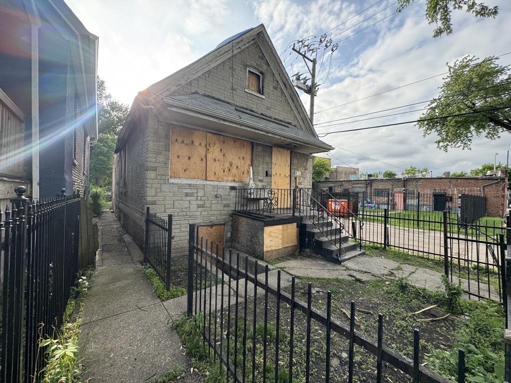 N Christiana Ave, Chicago, IL 60624