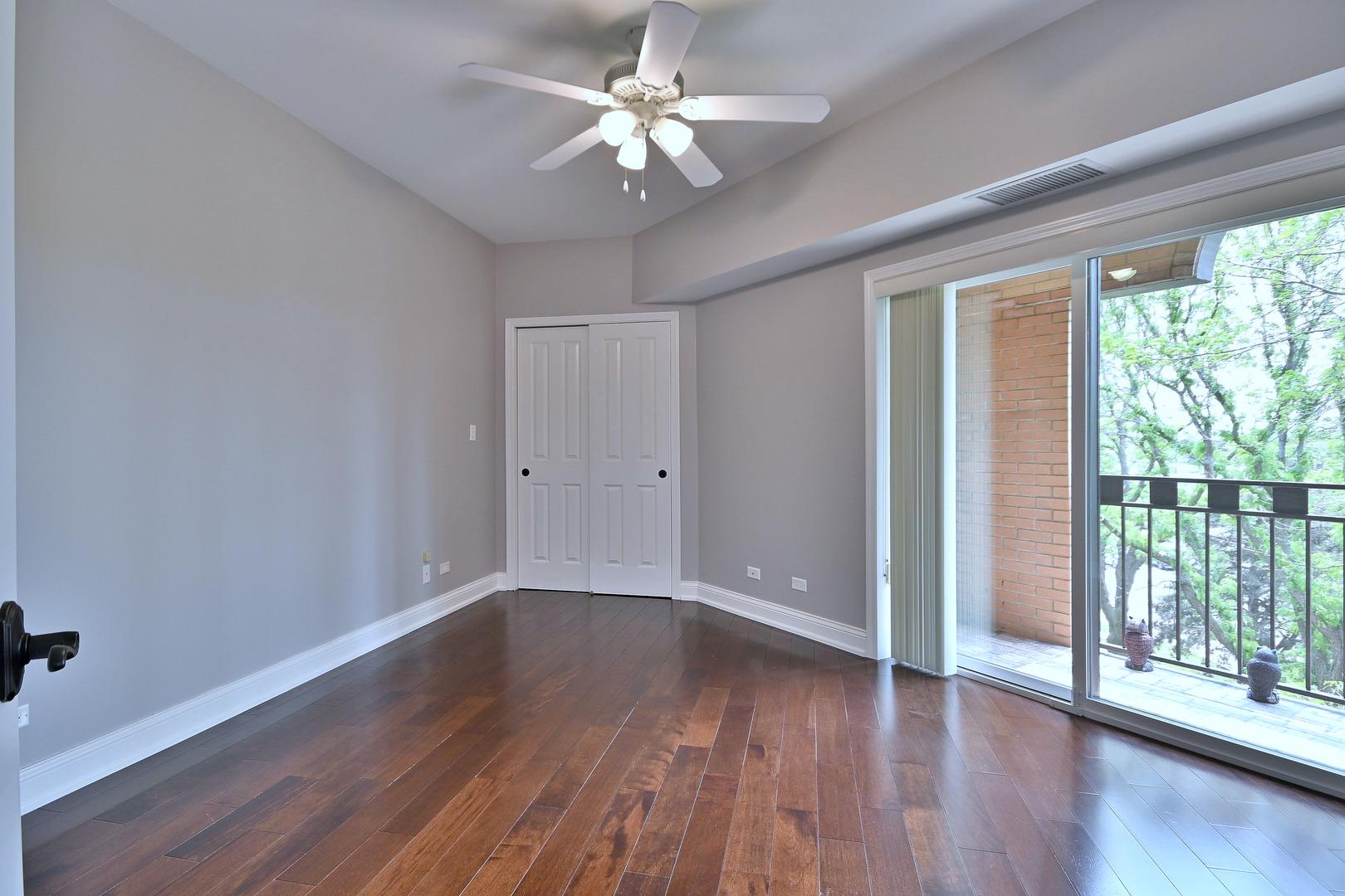 W Lawrence Ave, Harwood Heights, IL 60706