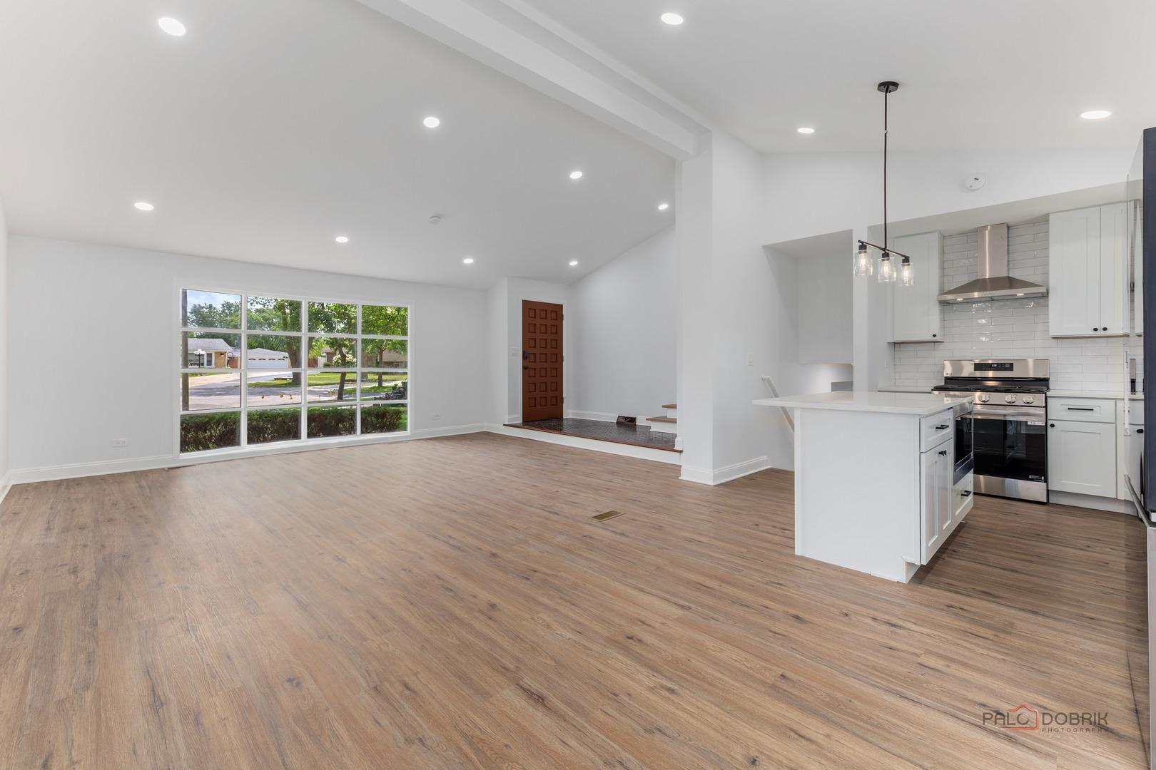 N Castle Rd, Addison, IL 60101