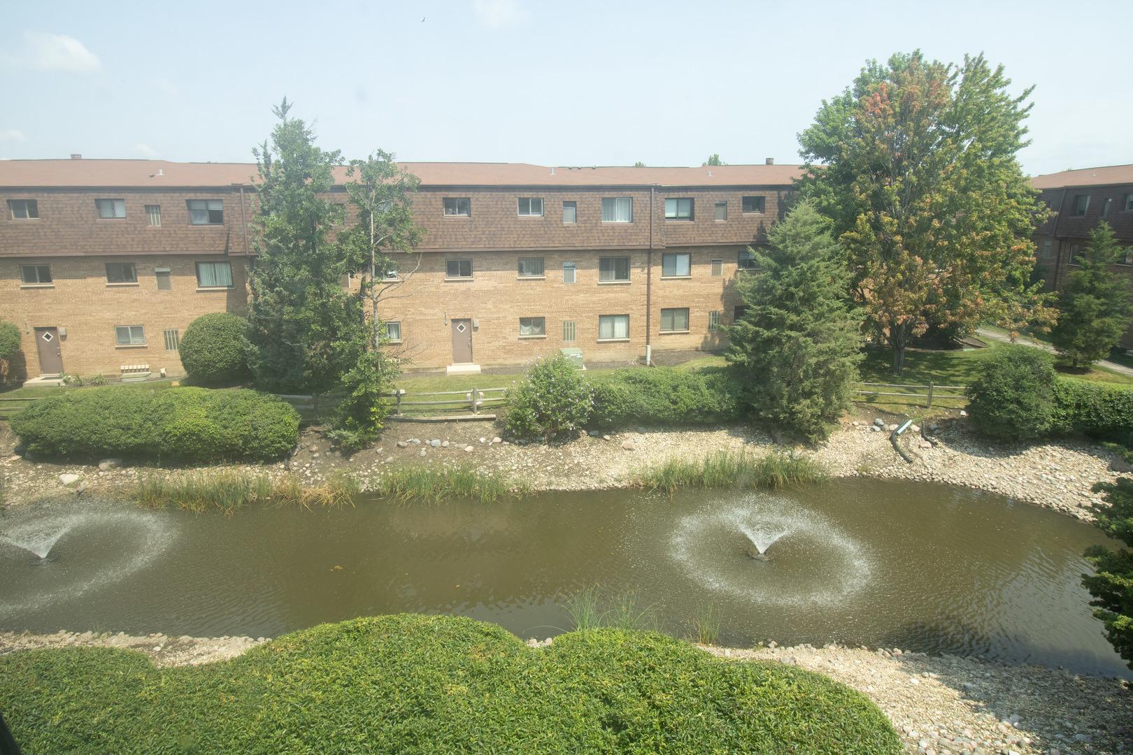 Cobblestone Cir, Glenview, IL 60025