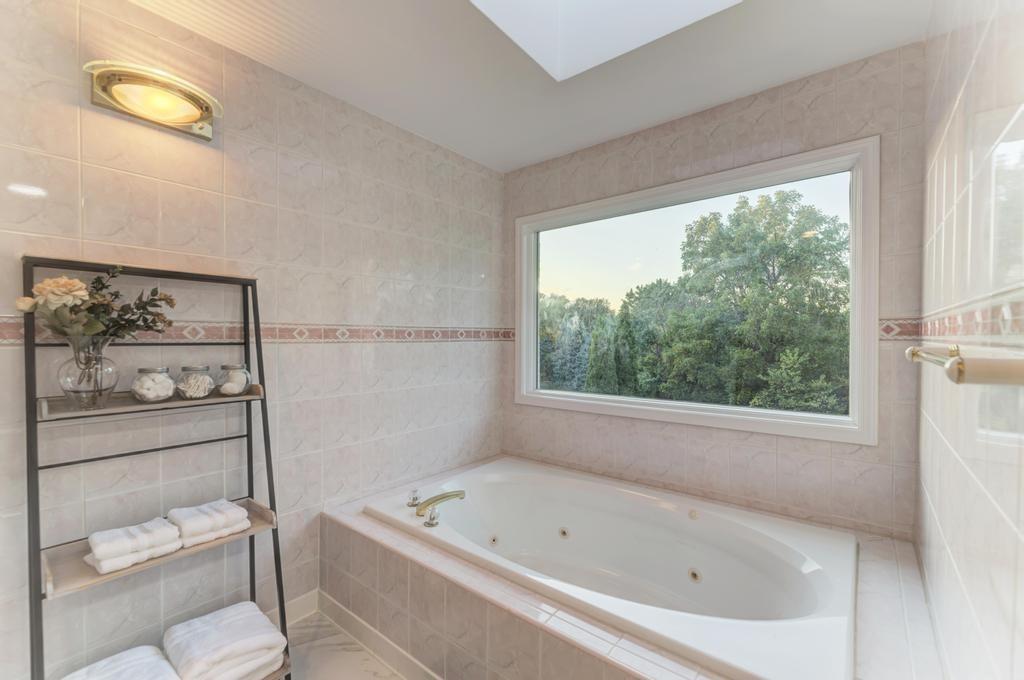 Ford Ln, Bartlett, IL 60103