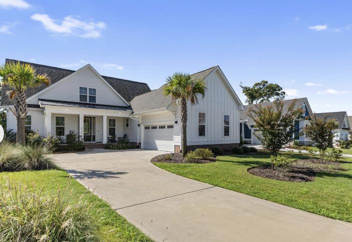 Salvador Way, Castle Hayne, NC 28429