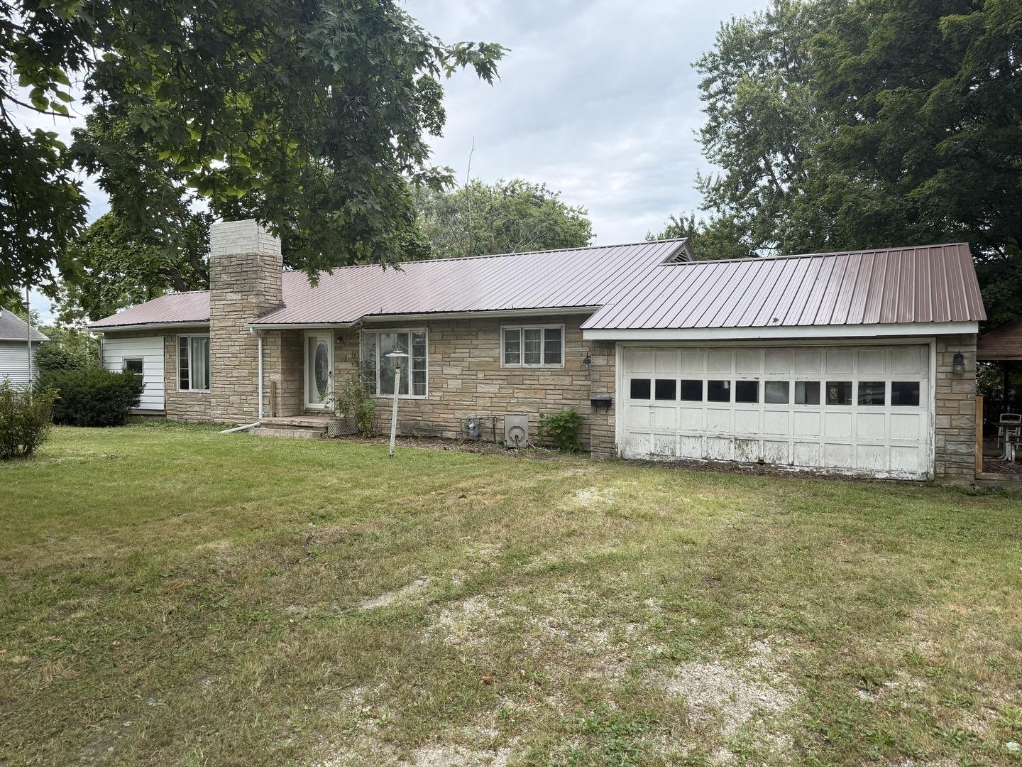 N Maple St, Gilman, IL 60938