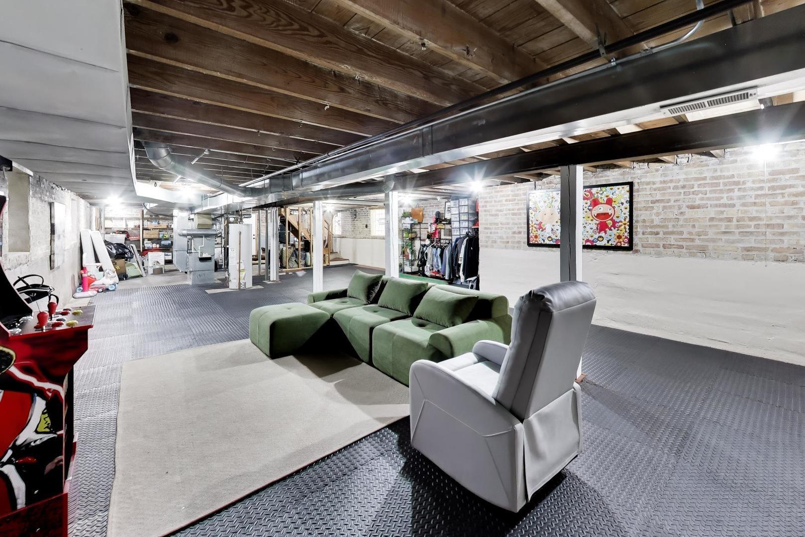 W Grace St, Chicago, IL 60634