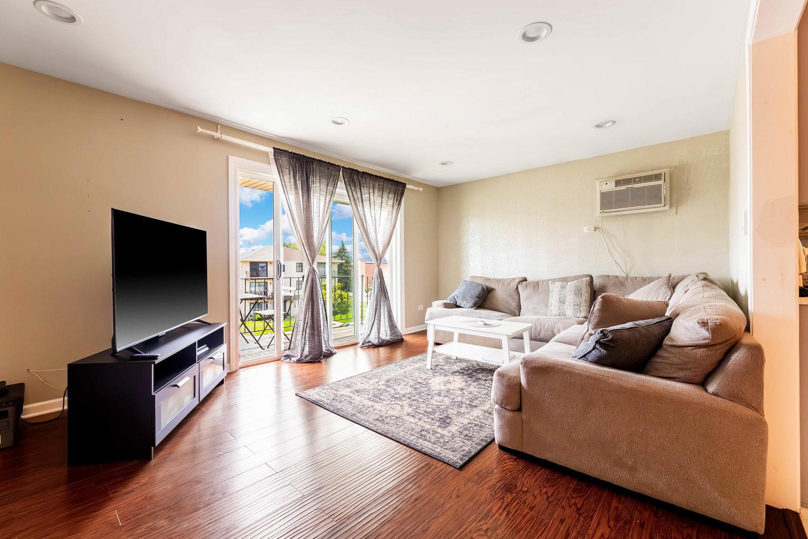 W 85th Pl, Bridgeview, IL 60455