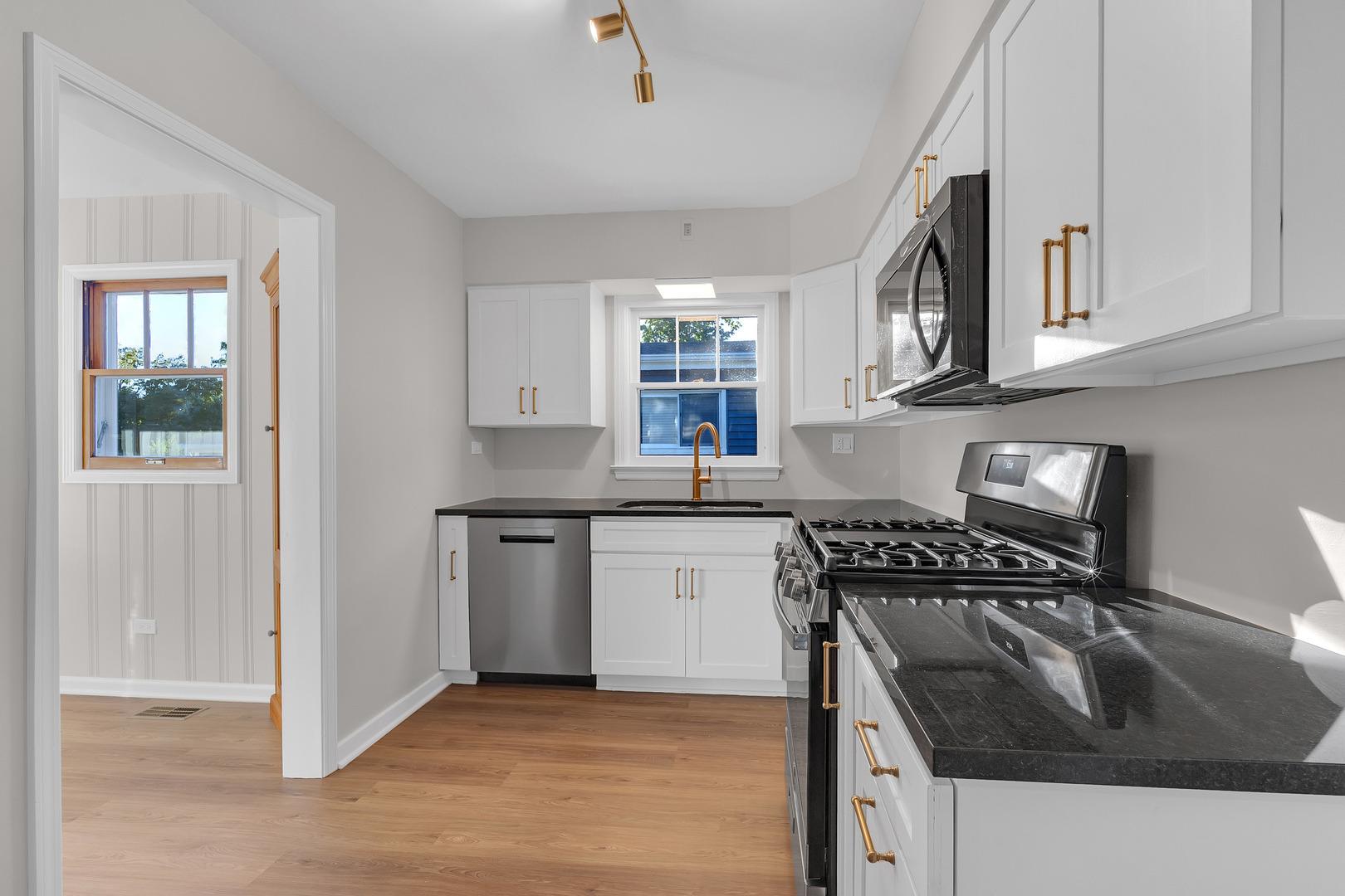 Elm St, Glen Ellyn, IL 60137