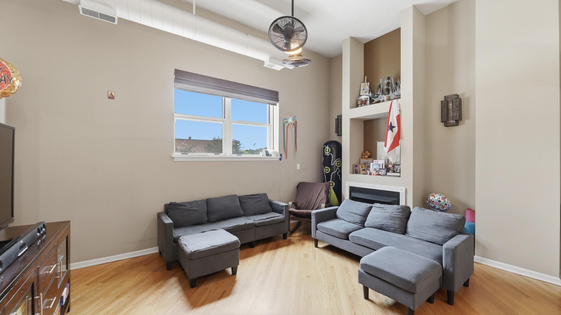 W Jackson Blvd, Chicago, IL 60607