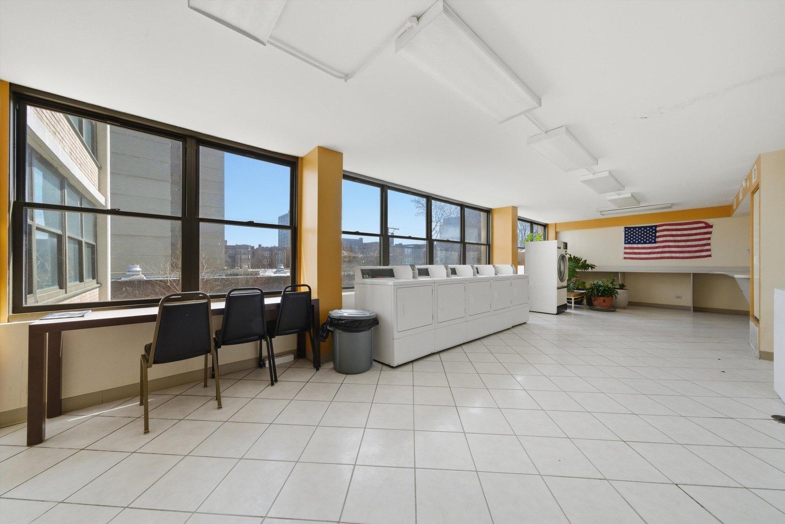 S Crandon Ave, Chicago, IL 60649