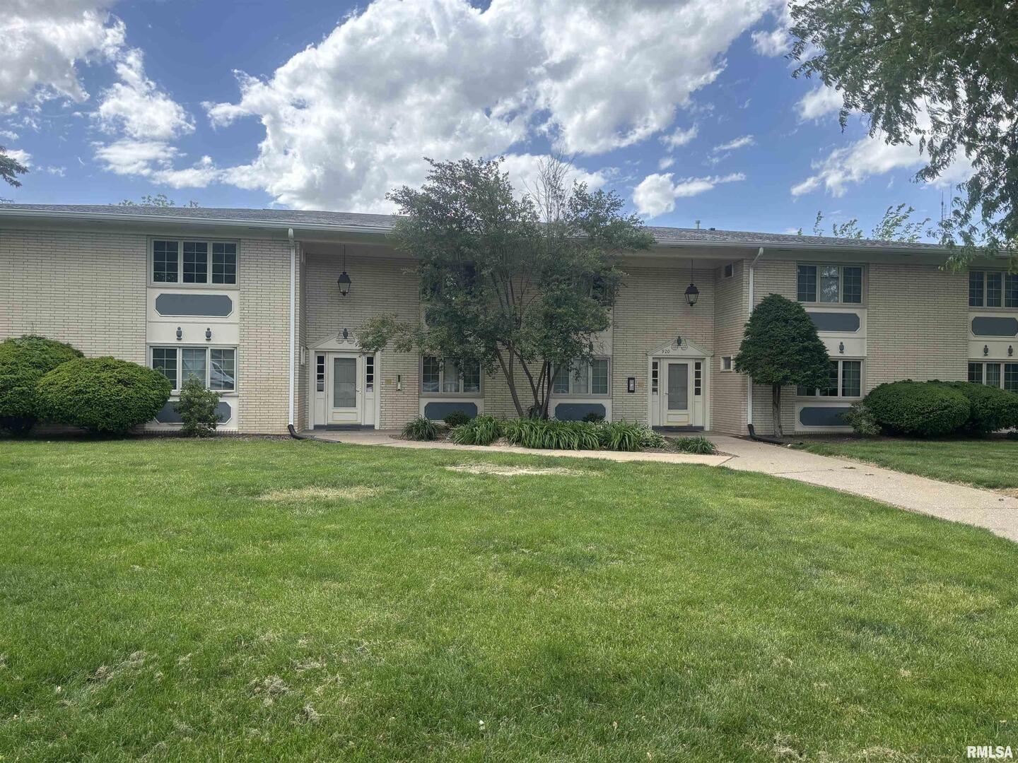 17th St, Moline, IL 61265