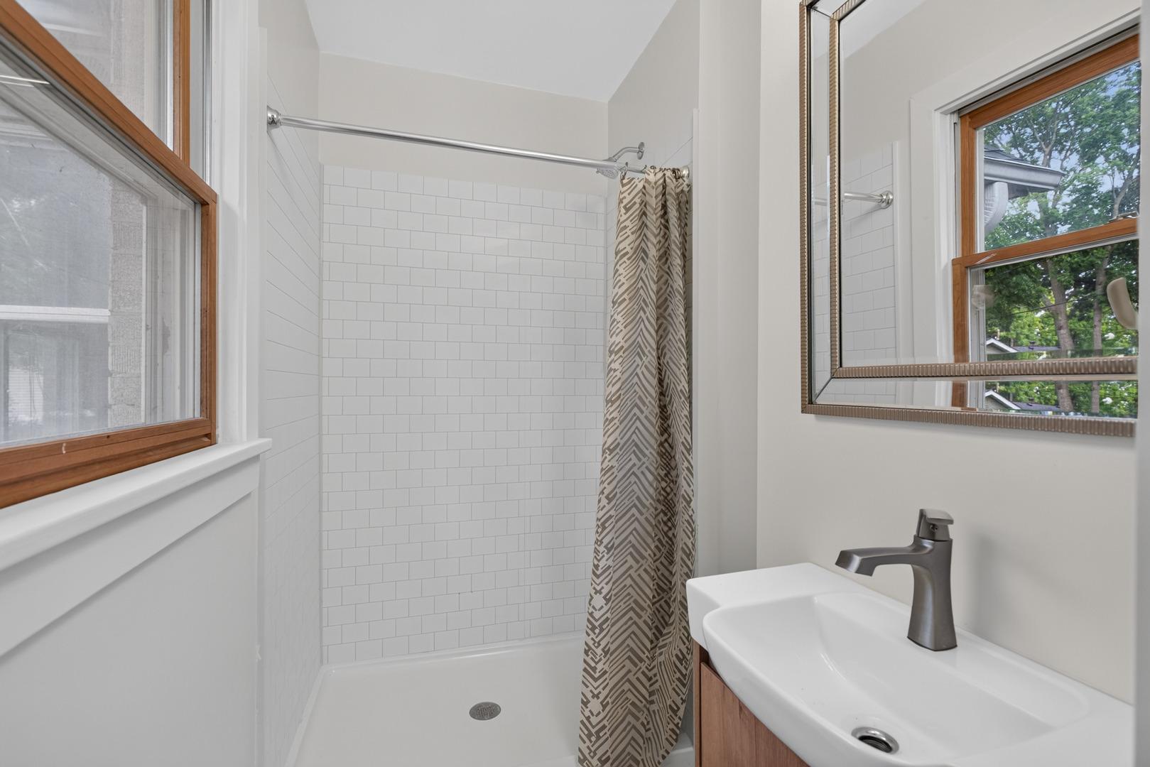E Glover St, Ottawa, IL 61350