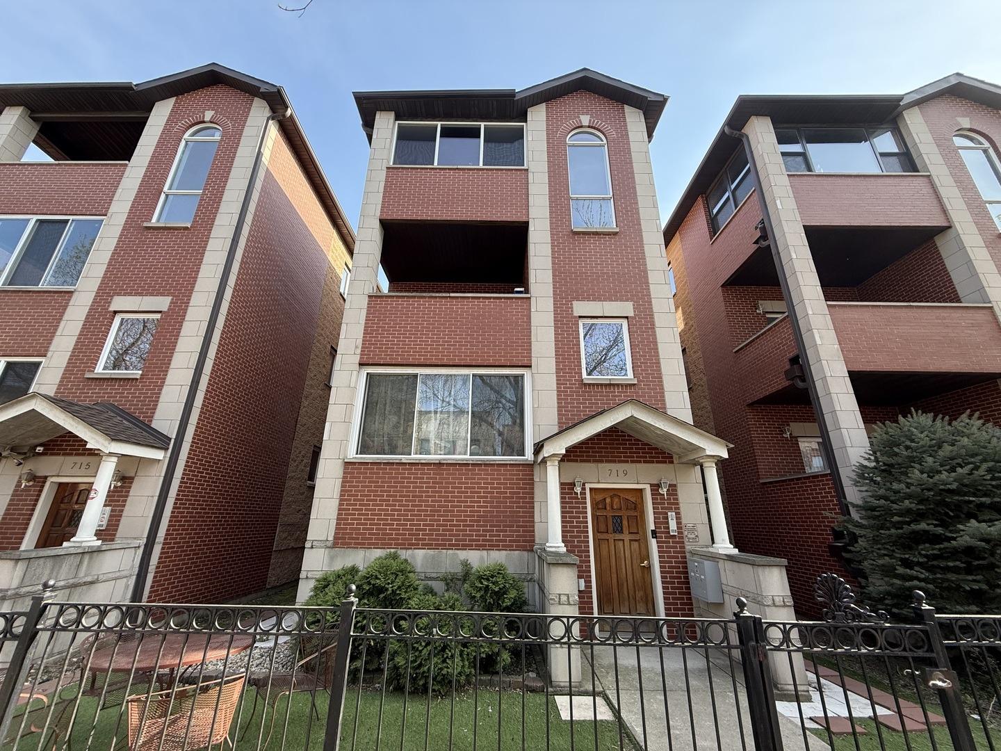 W 31st St, Chicago, IL 60616