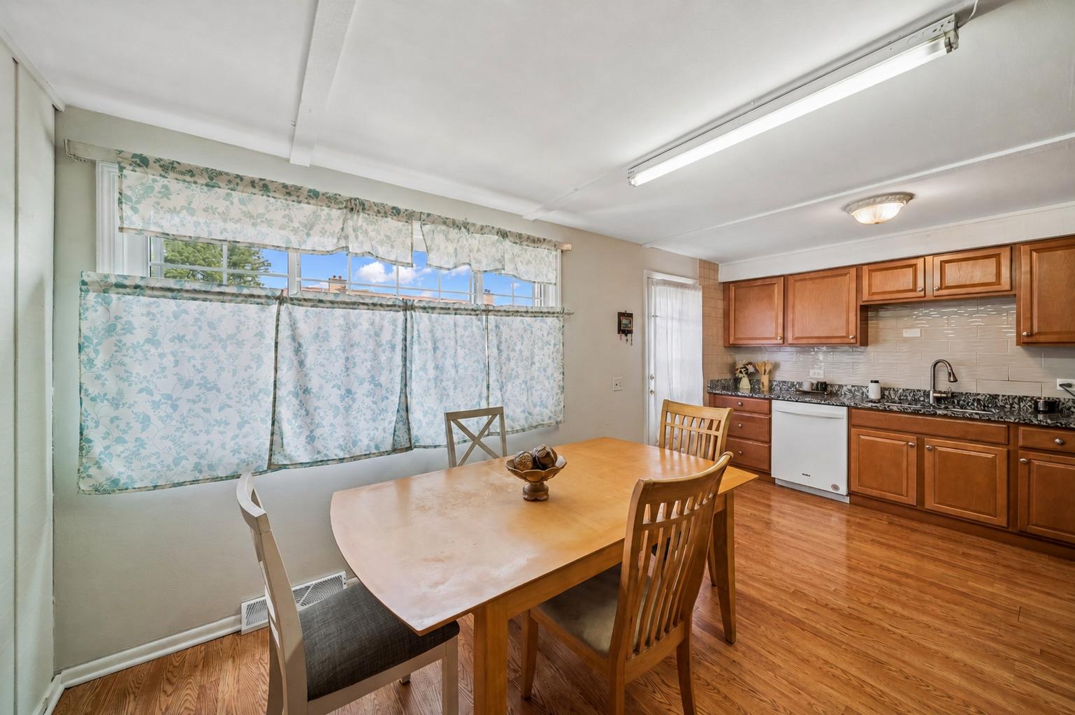 James Ct, Glendale Heights, IL 60139