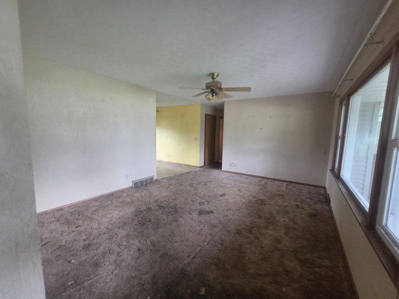 N West St, Cambridge, IL 61238