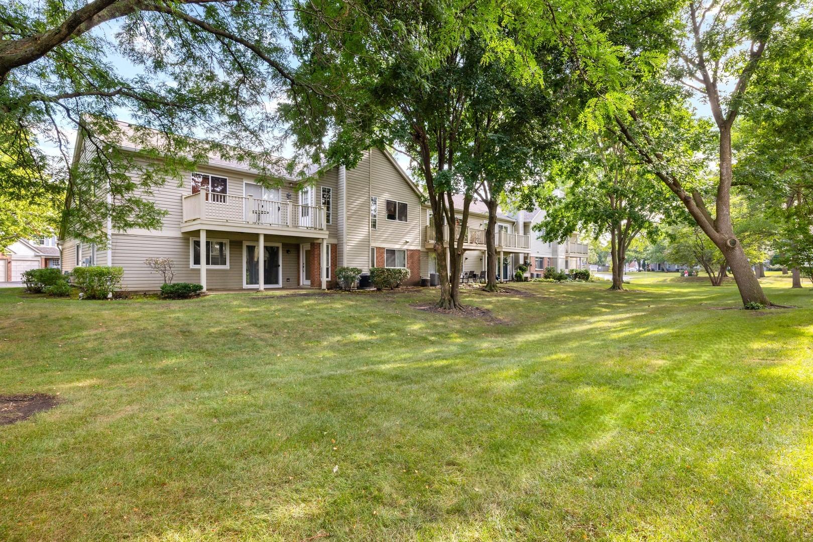 Brittany Ct, Wheeling, IL 60090