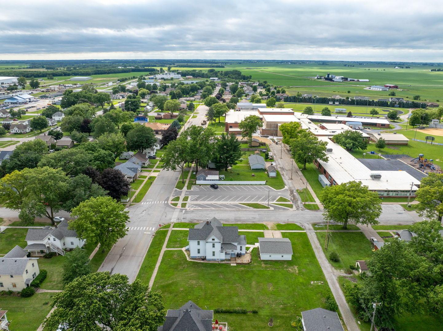 7th St, Durant, IA 52747