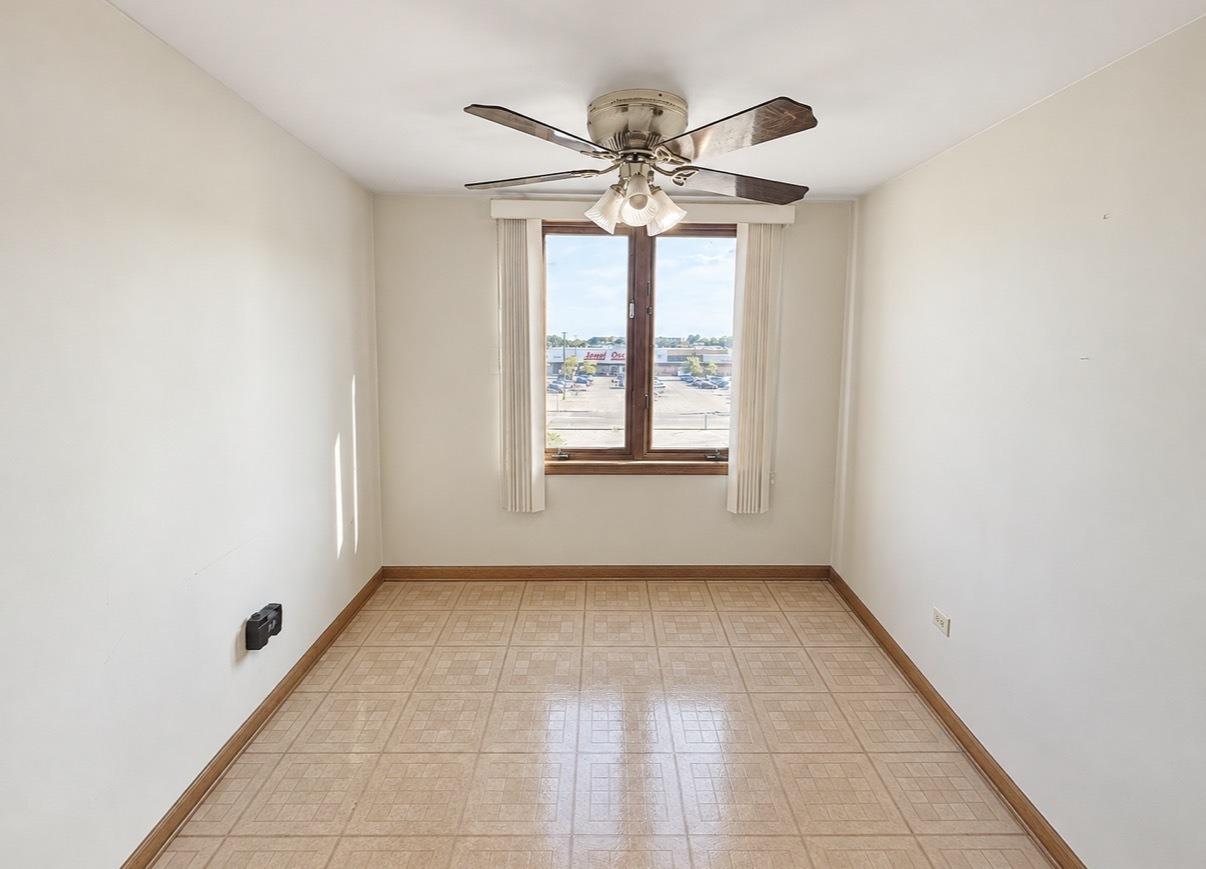 W 93rd Pl, Oak Lawn, IL 60453