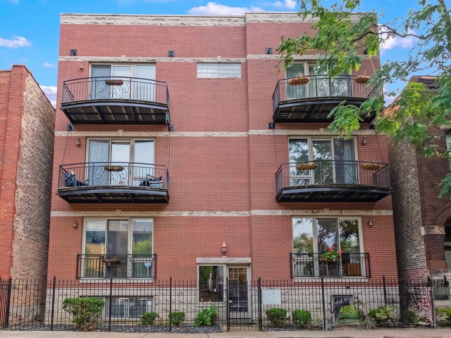 W Race Ave, Chicago, IL 60612