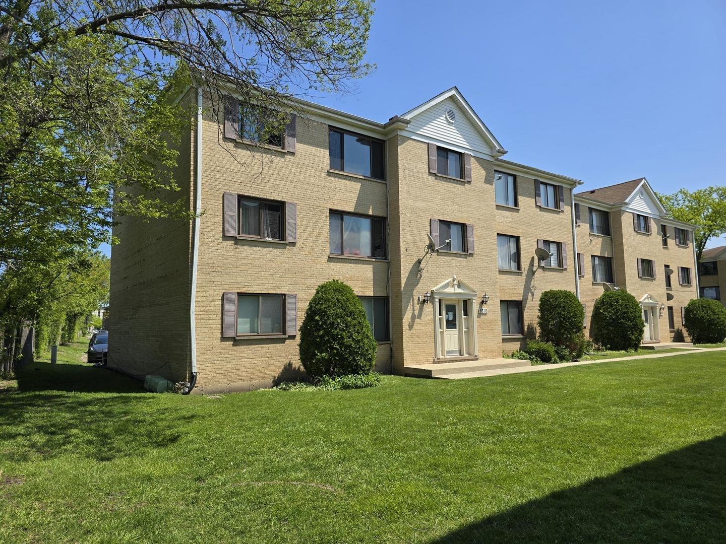Hamilton Ct, Des Plaines, IL 60016