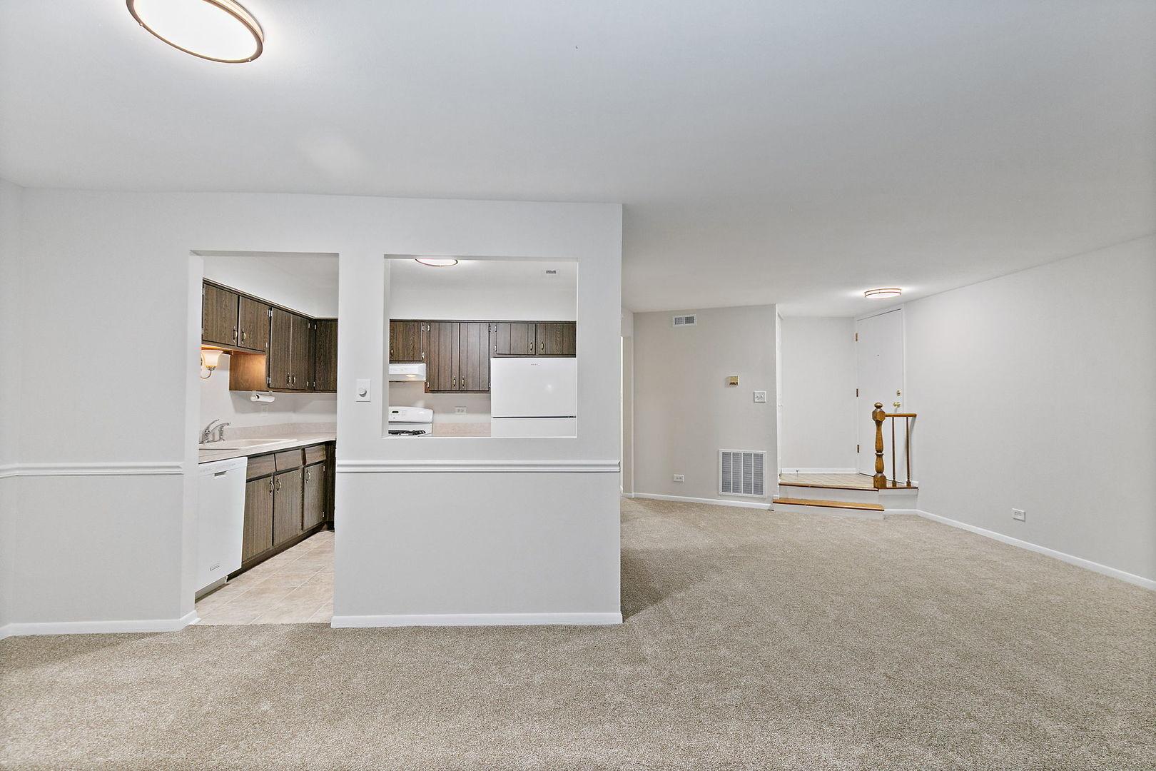 Salisbury Ct, Wheaton, IL 60189