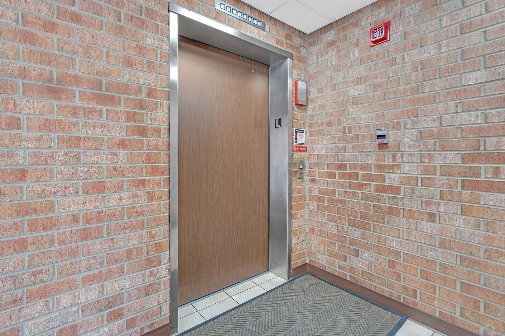 Center St, Des Plaines, IL 60016