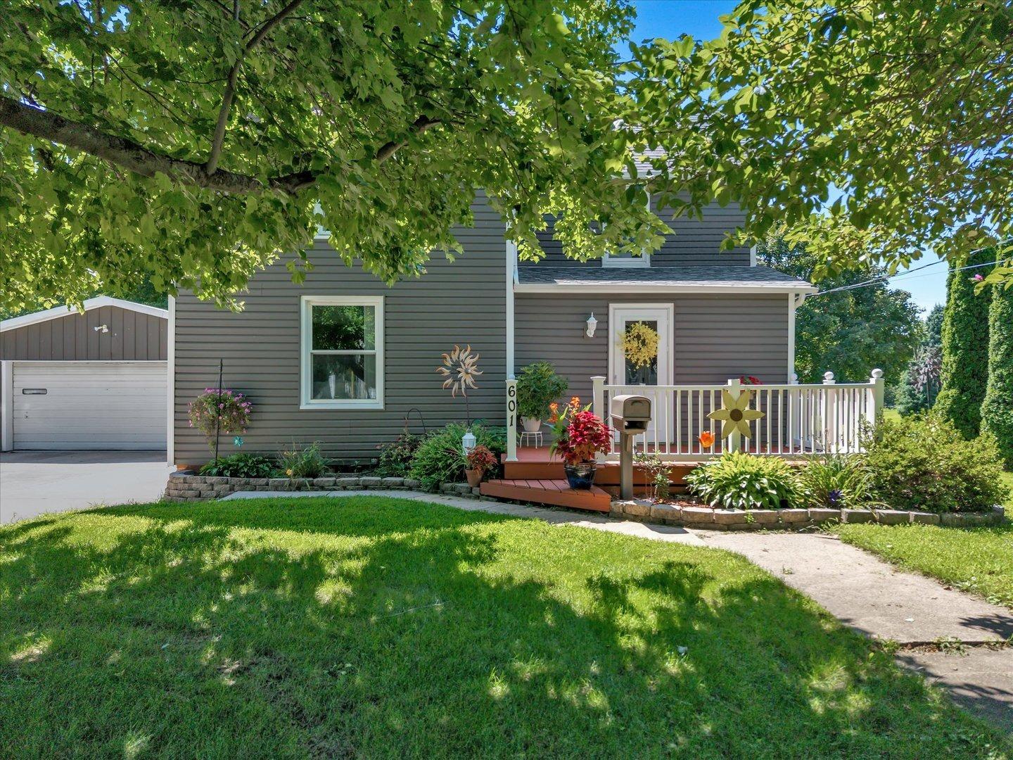 W Court St, Cambridge, IL 61238