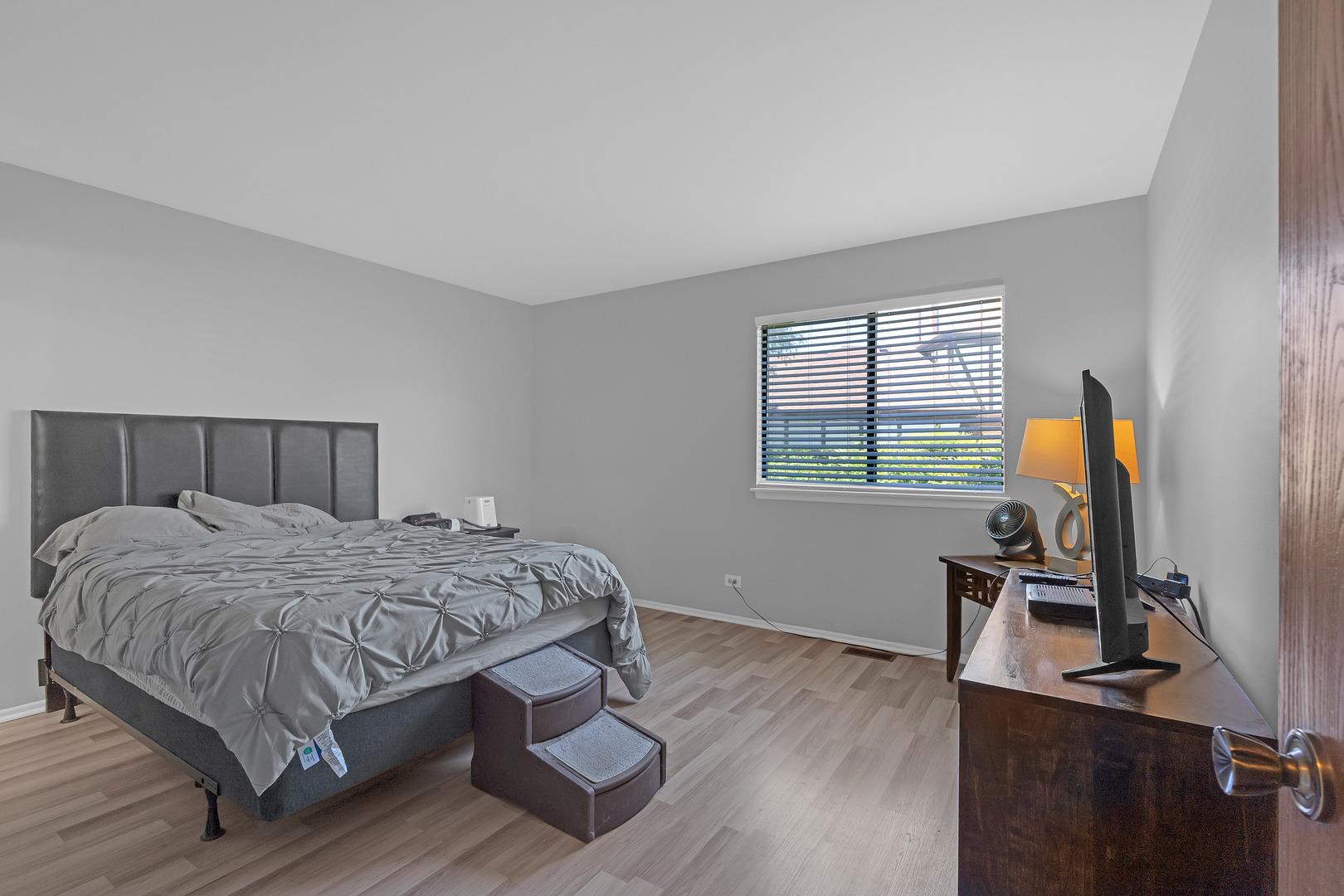 Springview Ct, Wheeling, IL 60090