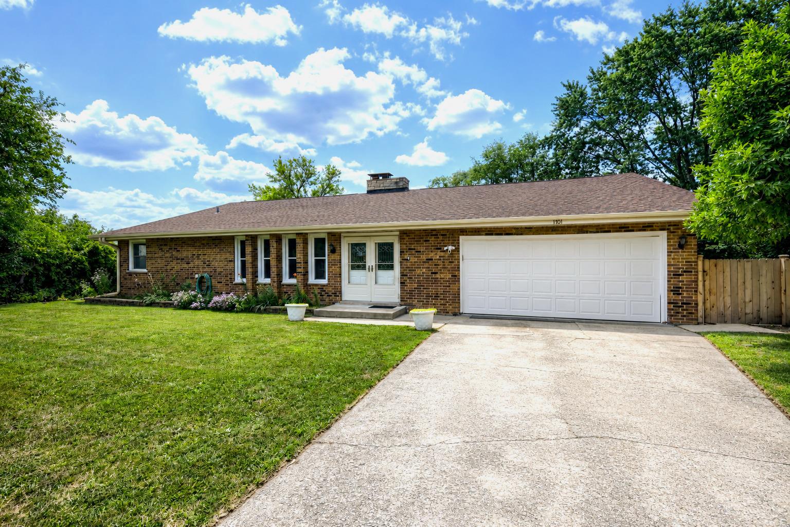 Lynwood St, Crest Hill, IL 60403