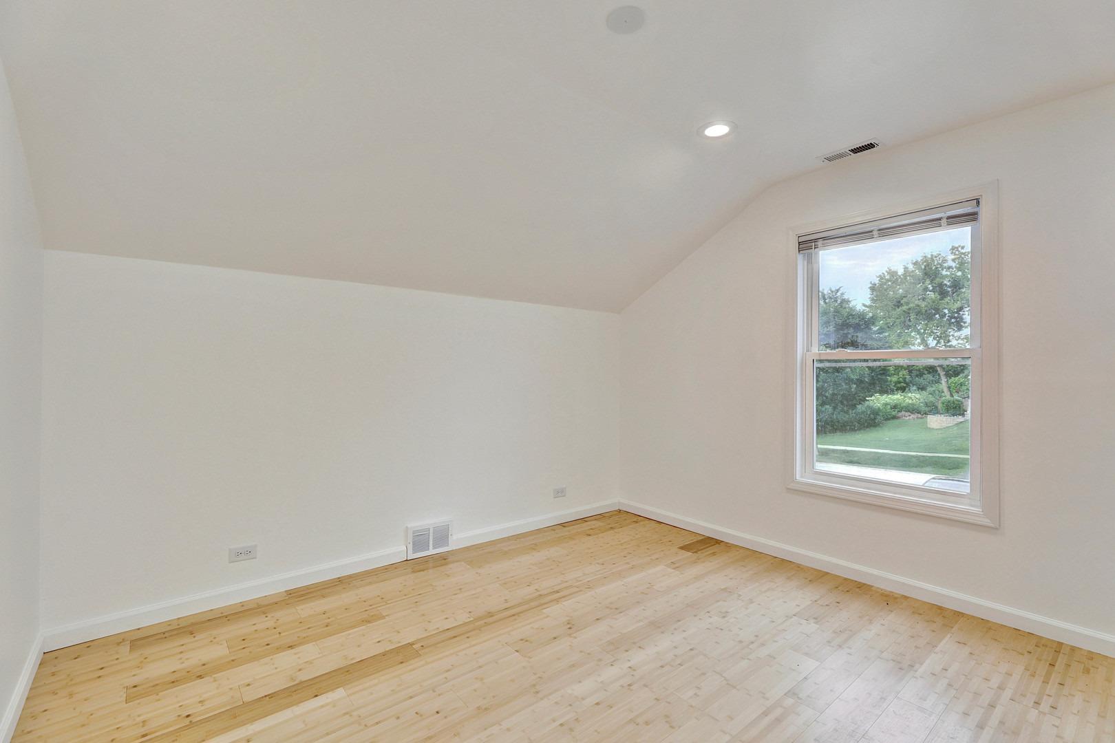 S Oak St, Palatine, IL 60067