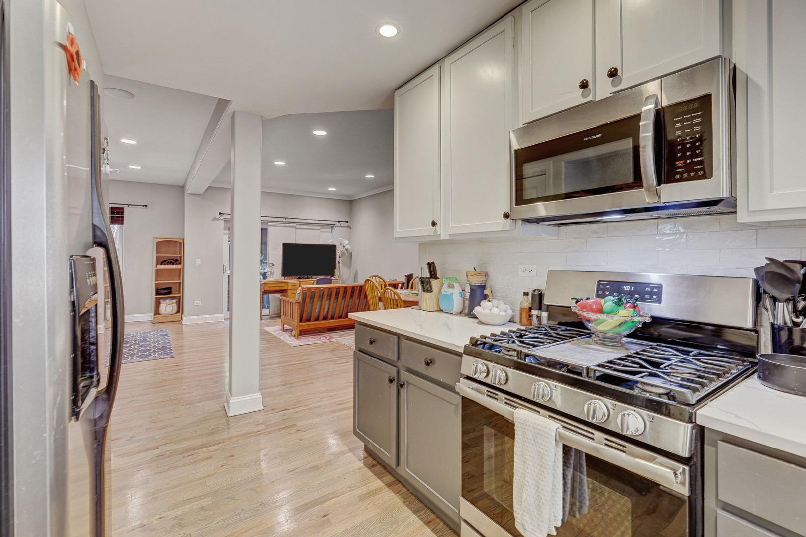 N Ashland Ave, Chicago, IL 60626
