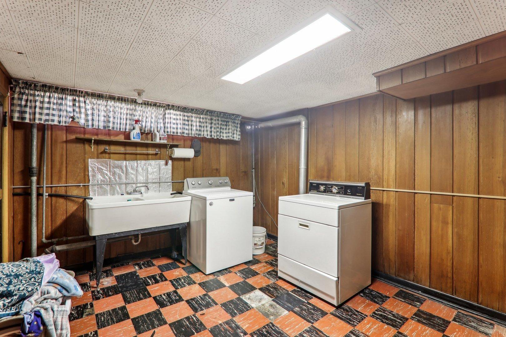Le Claire Ave, Skokie, IL 60077