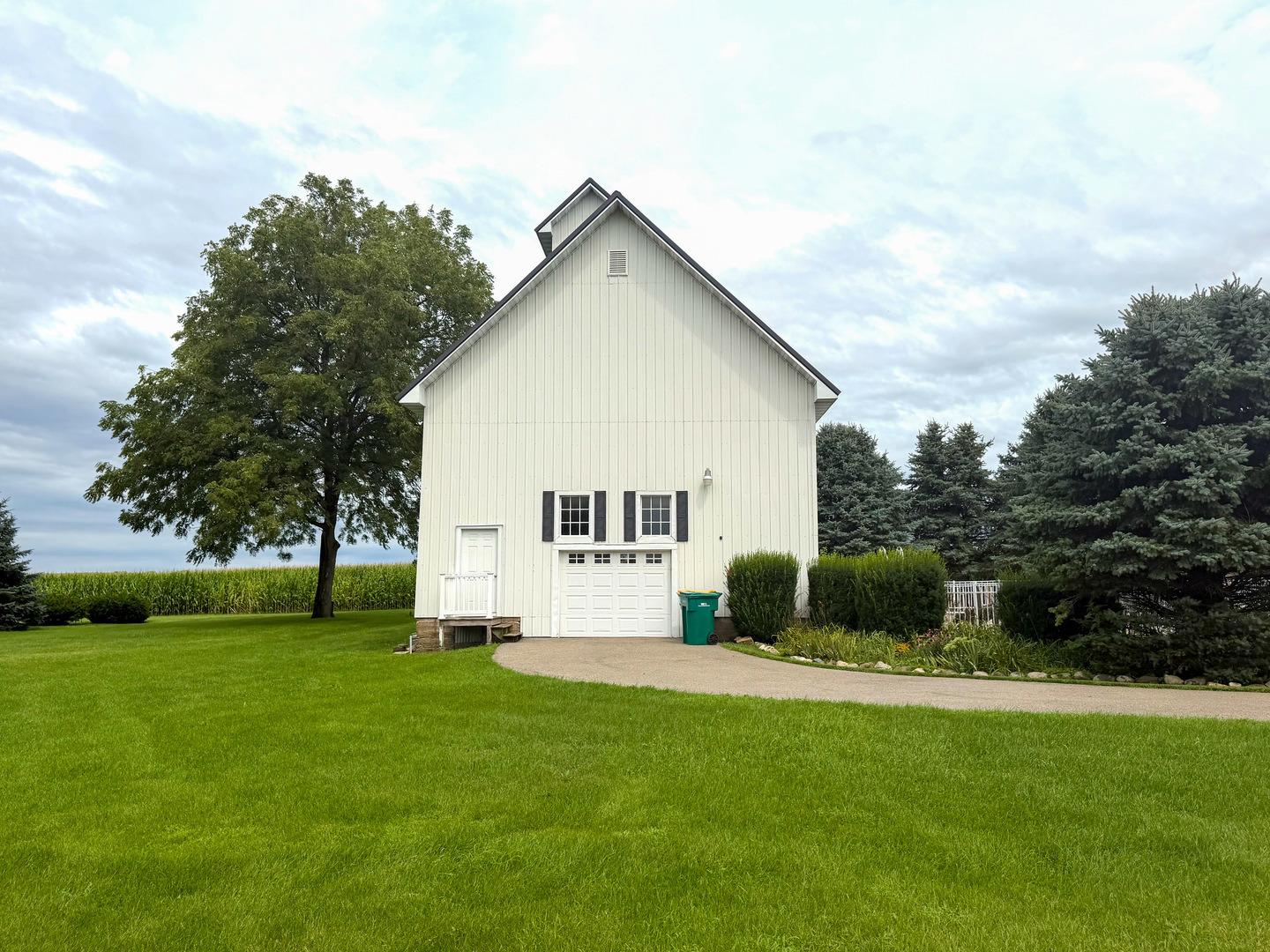Shabbona Rd, Malta, IL 60150