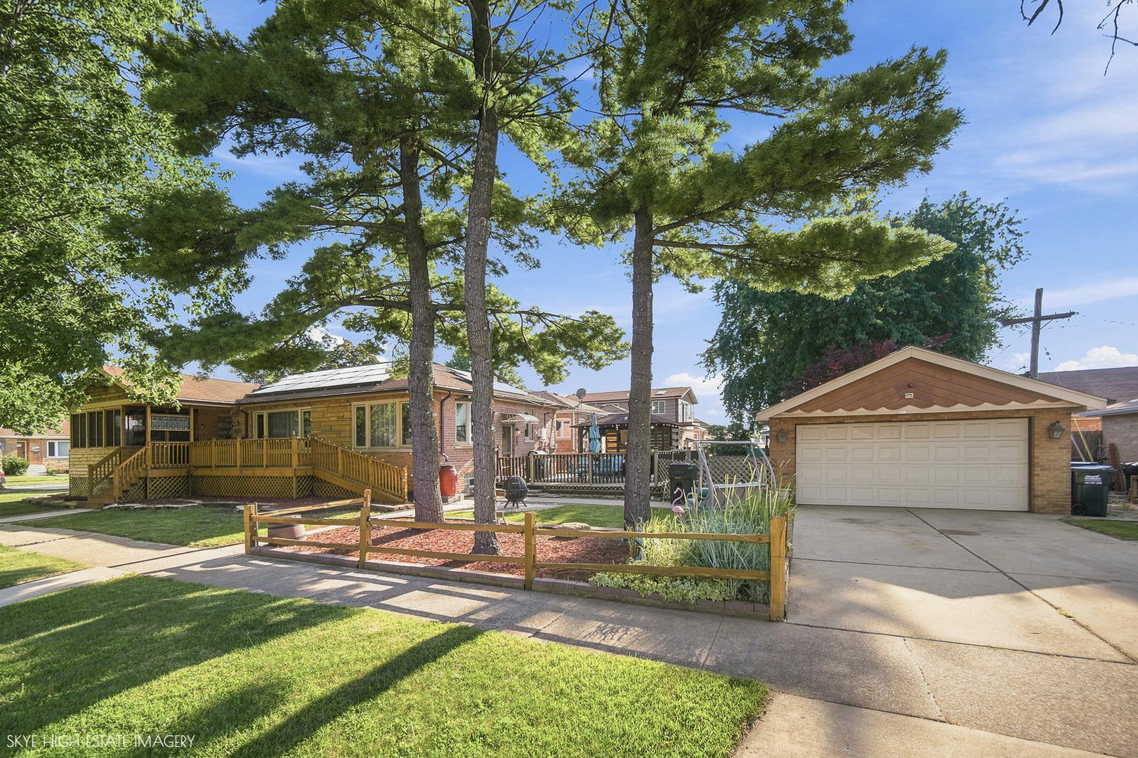 W 100th Pl, Evergreen Park, IL 60805