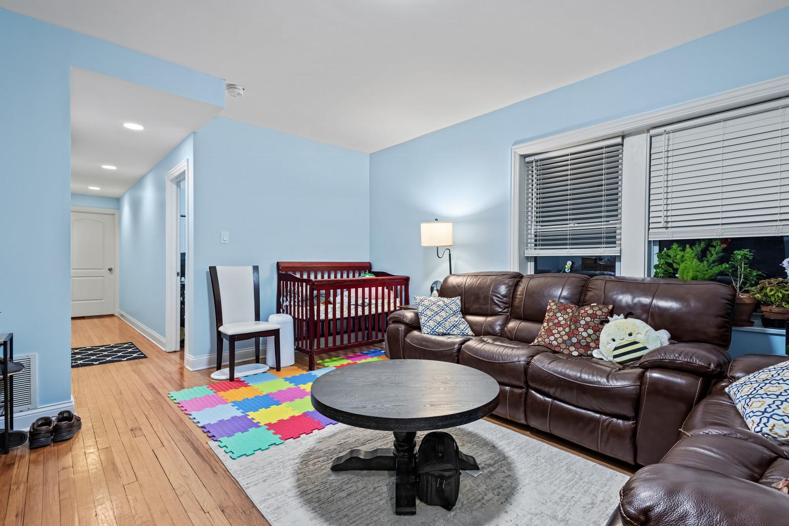 N Broadway St, Chicago, IL 60660