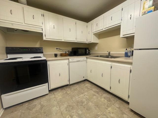 Perrie Dr, Elk Grove Village, IL 60007