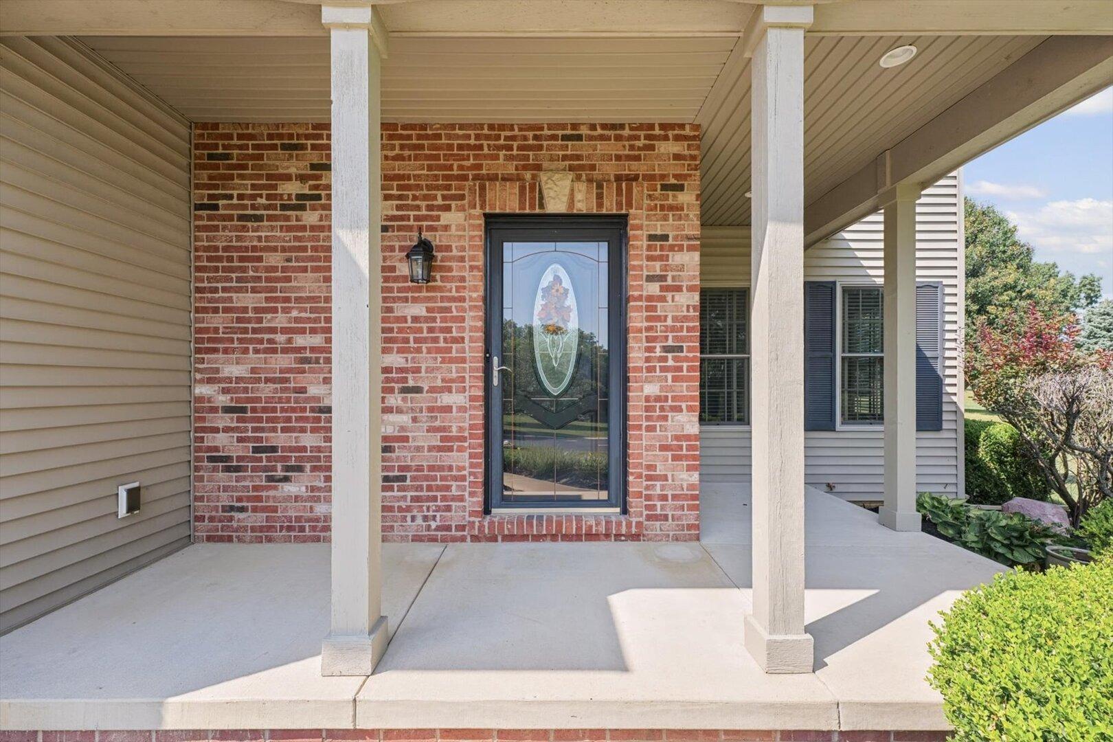 Long Grove Dr, Monticello, IL 61856