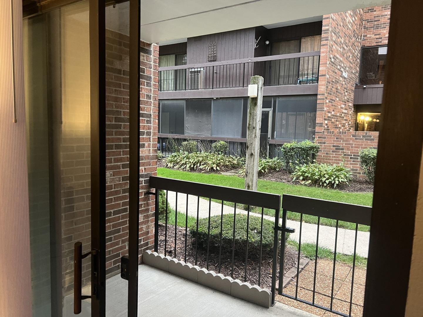 Cromwell Ln, Oak Forest, IL 60452