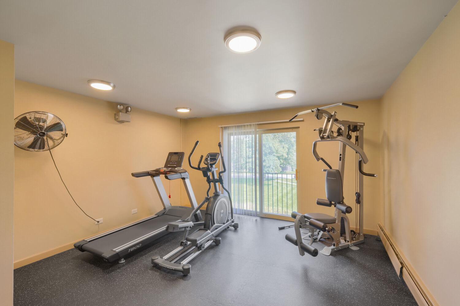 E Churchill Dr, Palatine, IL 60074