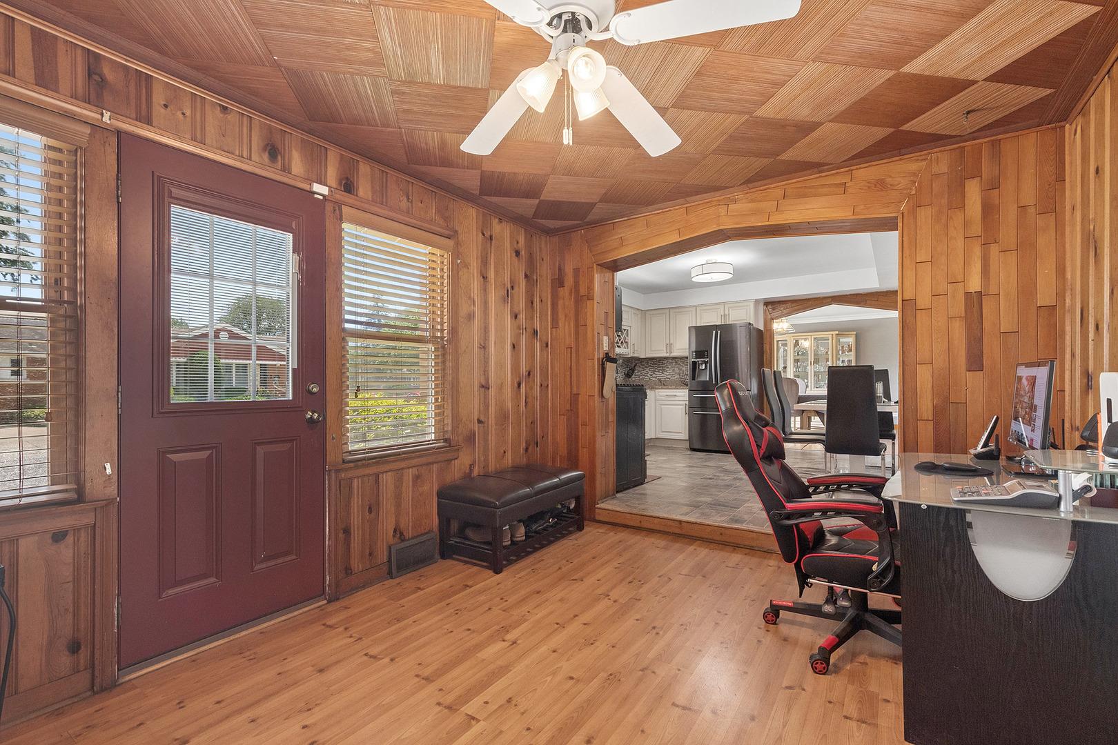 W 92nd St, Evergreen Park, IL 60805