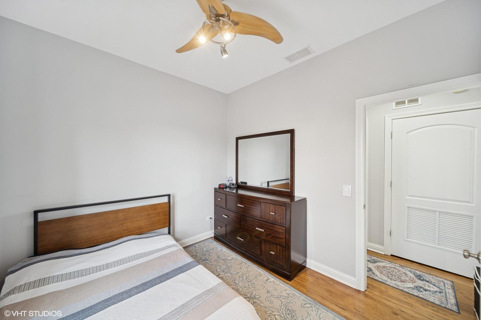 N Ridge Ave, Chicago, IL 60660