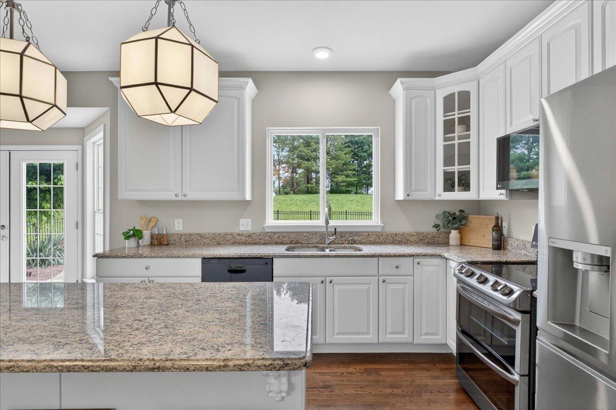Galahad Ct, Weldon Spring, MO 63304