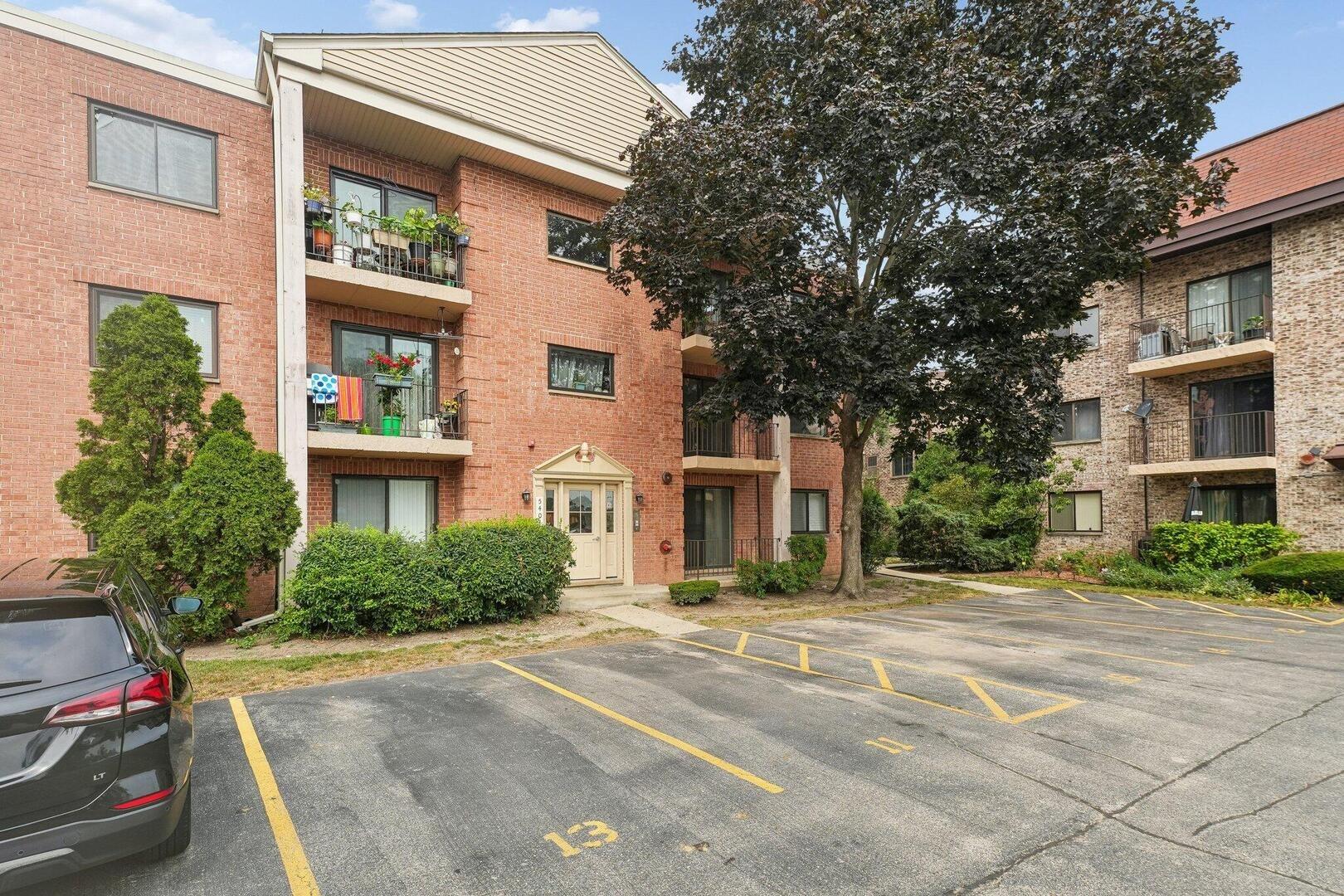 Chateau, Rolling Meadows, IL 60008