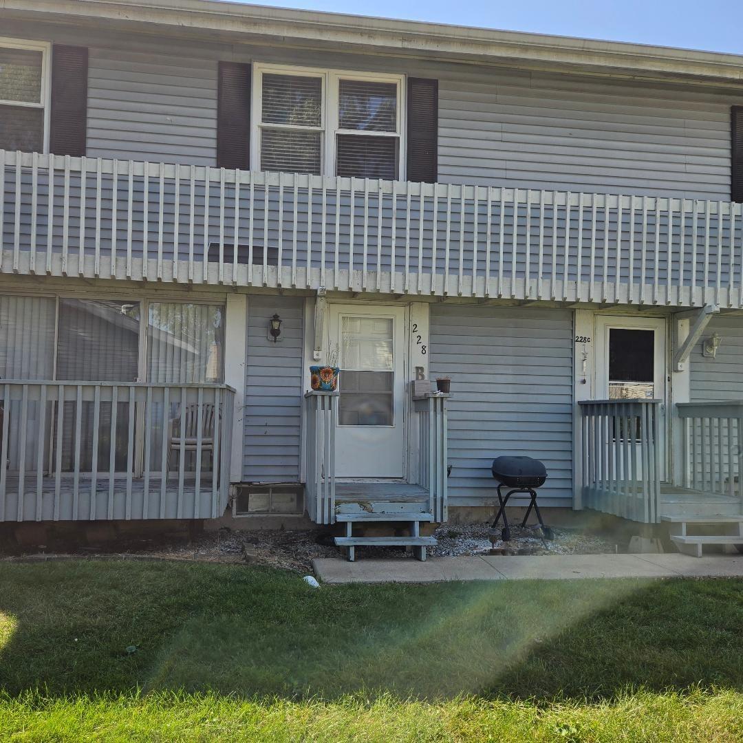 Elkhorn Ct, Bolingbrook, IL 60440