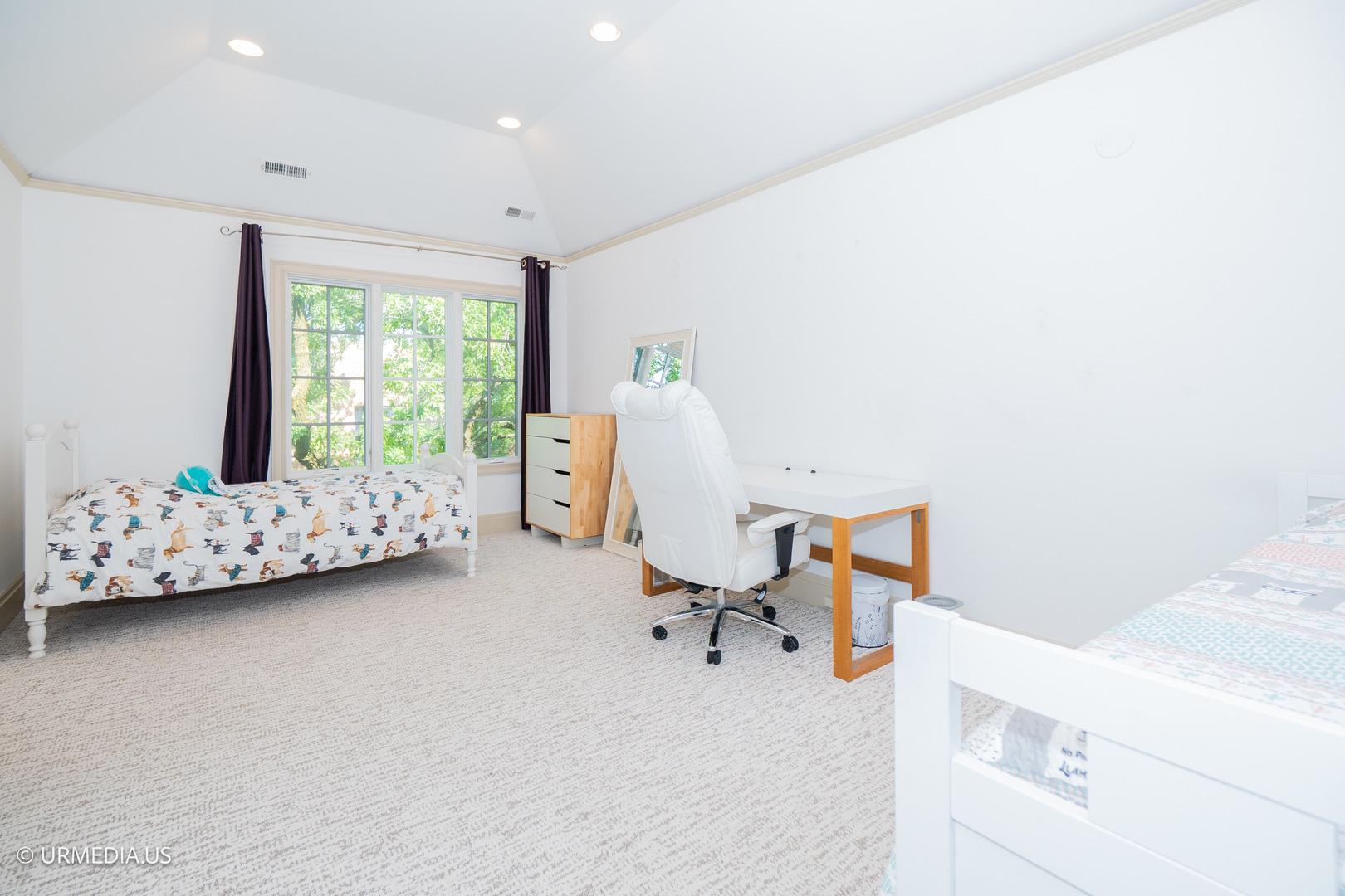 W Willow St, Chicago, IL 60614