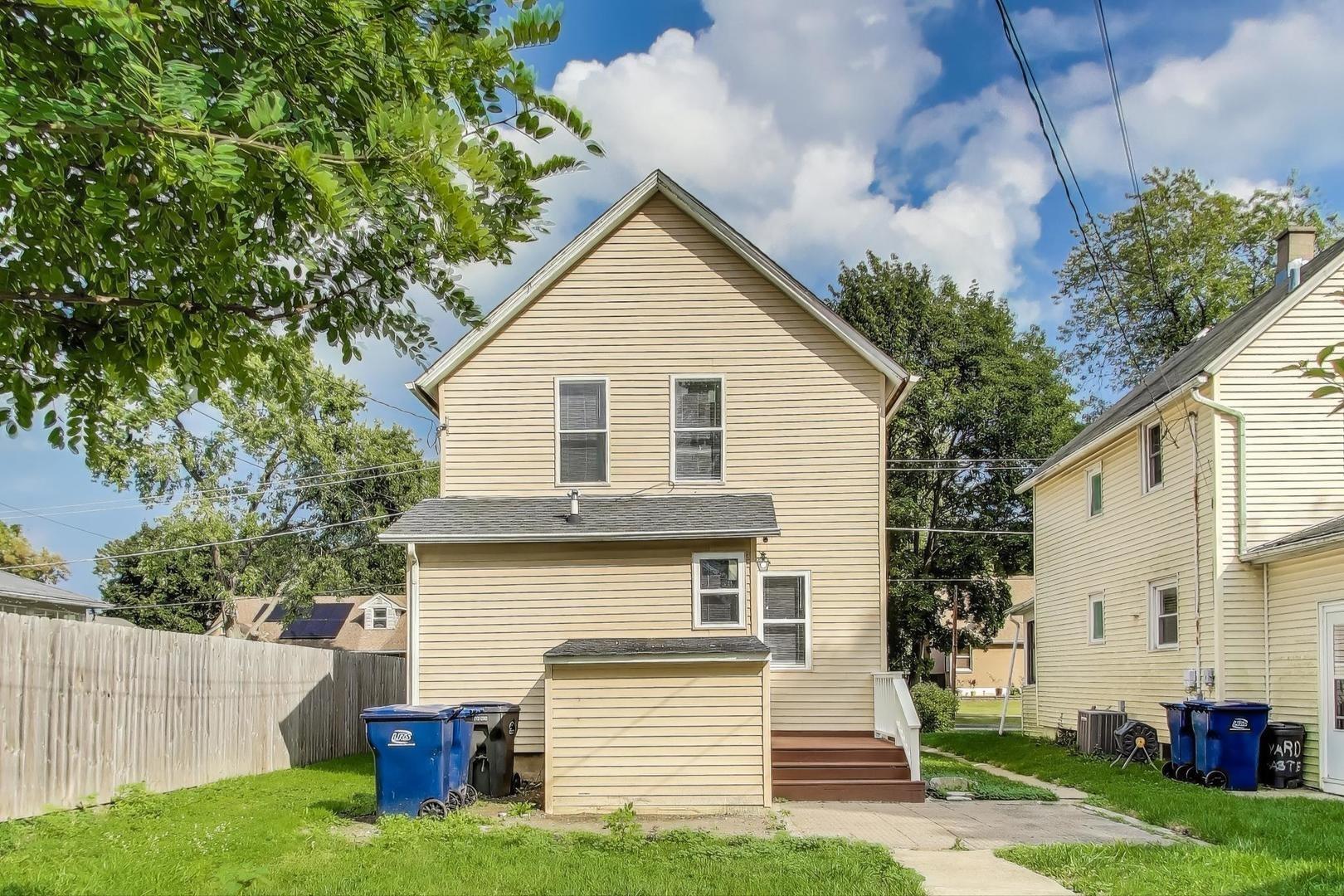 N Poplar St, Waukegan, IL 60085