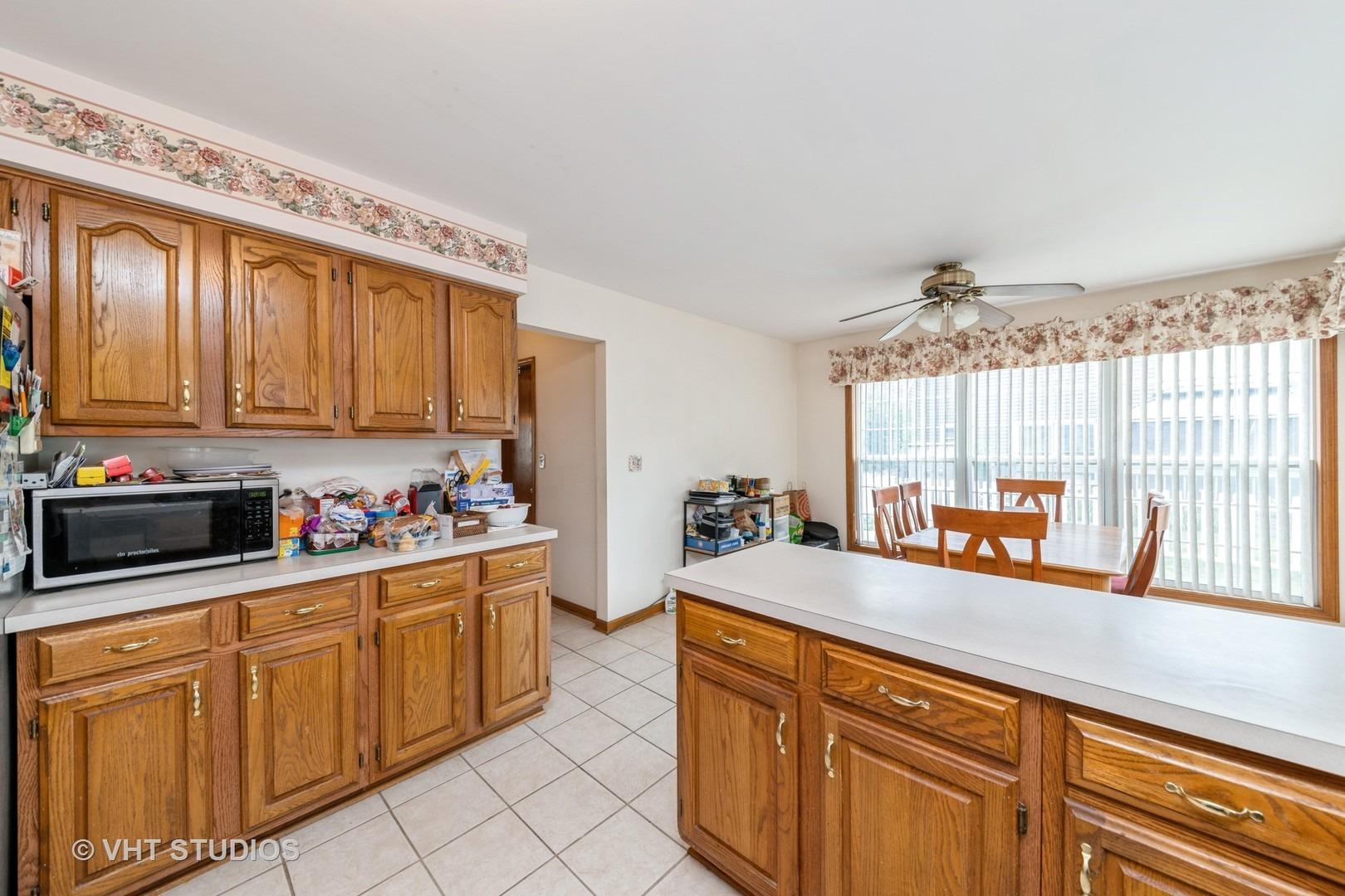 Brentwood Trl, Elgin, IL 60120