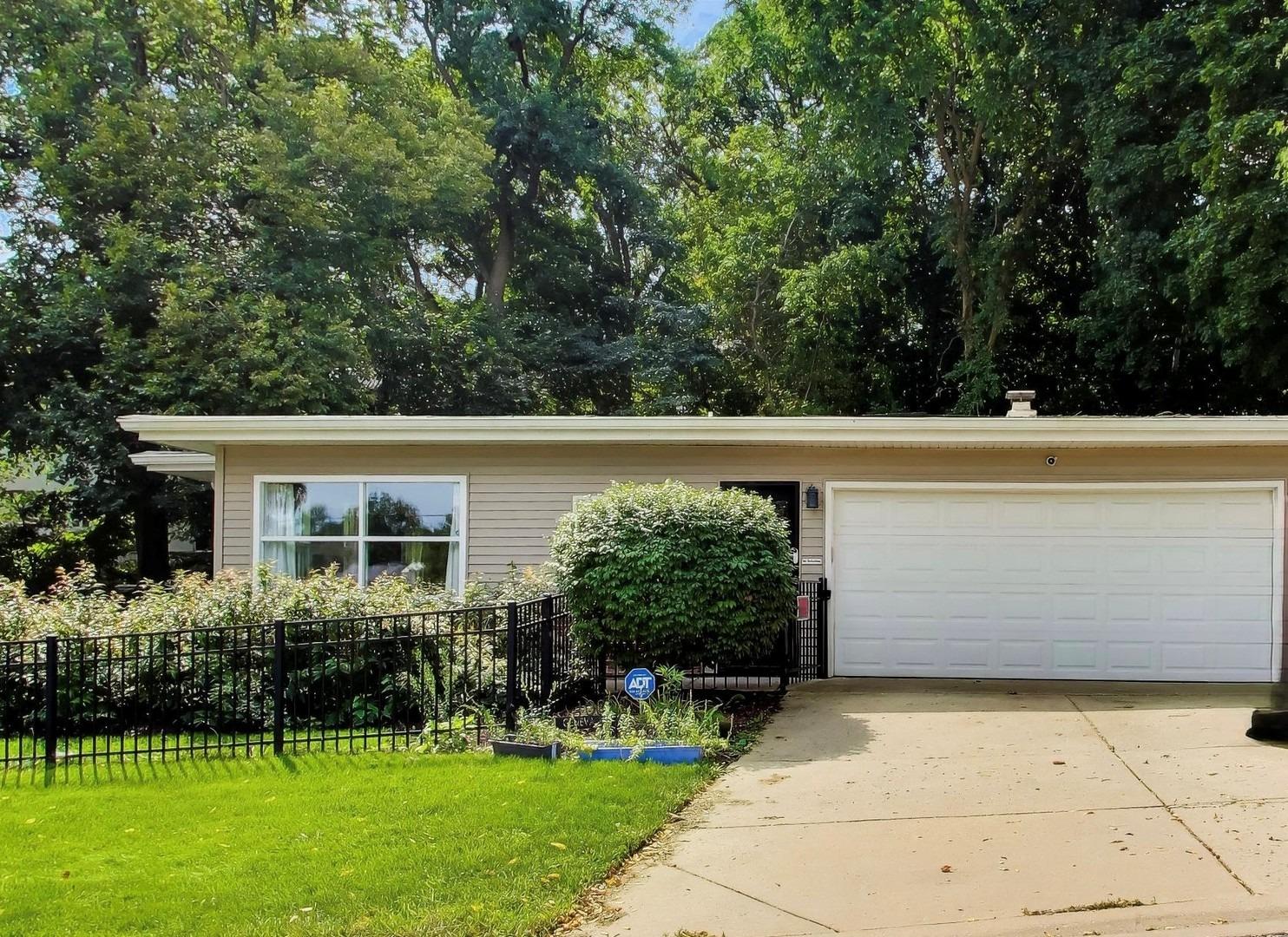 Geneva Rd, Saint Charles, IL 60174