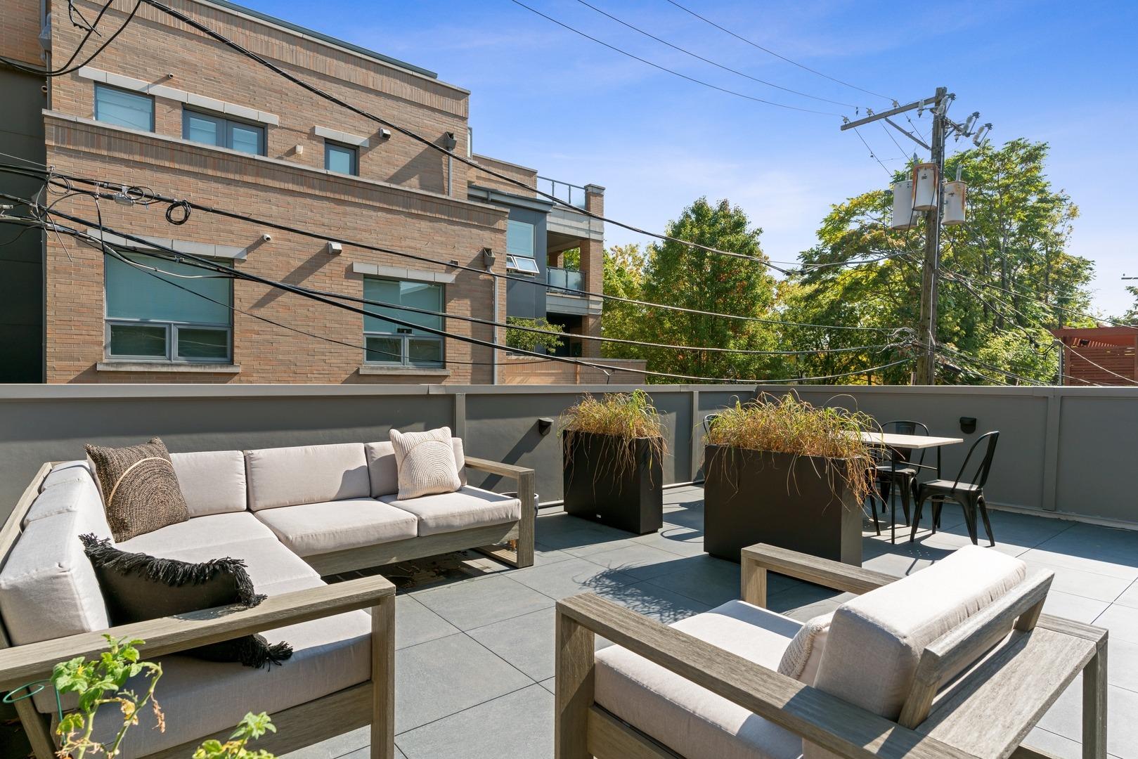 N Wayne Ave, Chicago, IL 60614
