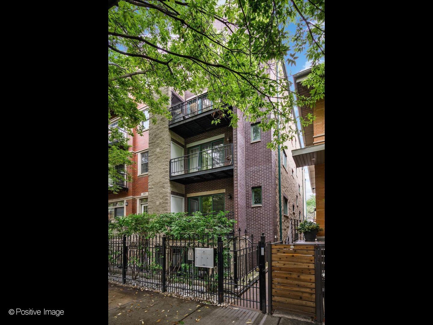 N Mohawk St, Chicago, IL 60610